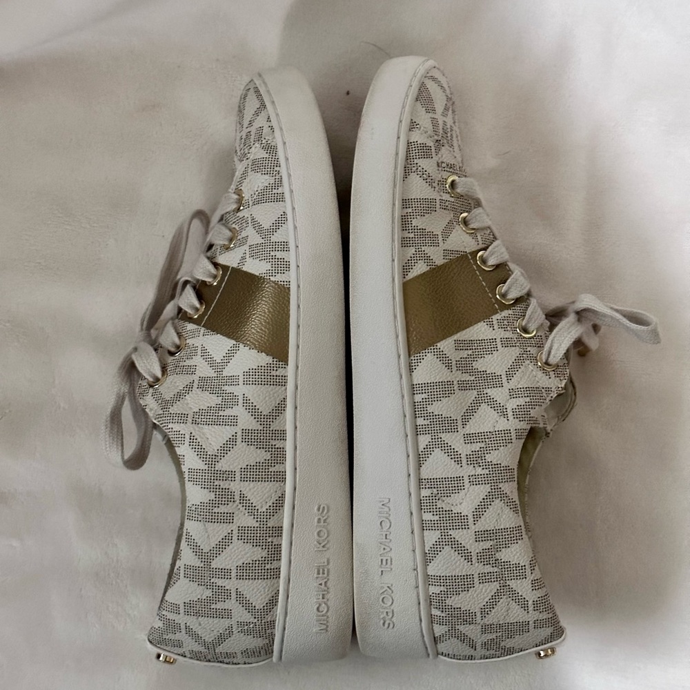 Michael Kors lace up Tennis Shoes - Picture 5 of 8
